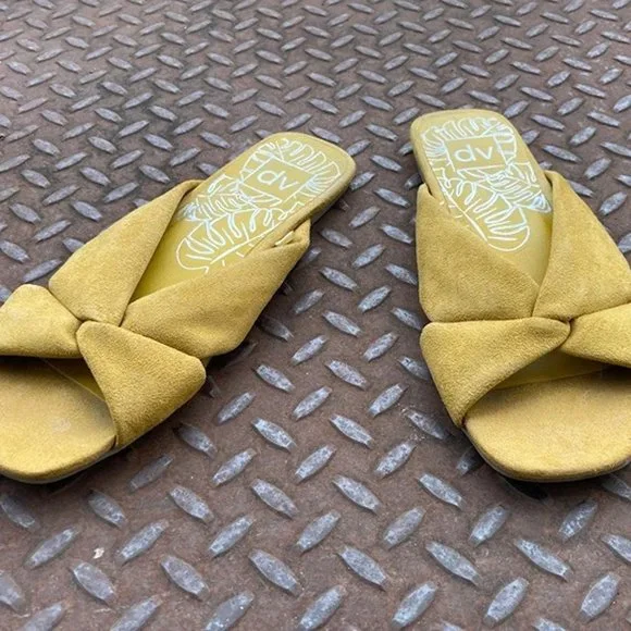 Dolce Vita Women Flat Sandal Yellow Suede Flat Ladies Shoes Size 8 - Picture 9 of 9
